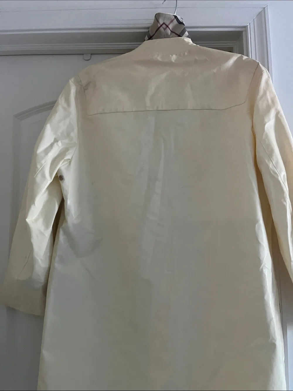 Burberry Cream Toggle Raincoat with Signature Check Lining - Picture 5 of 5